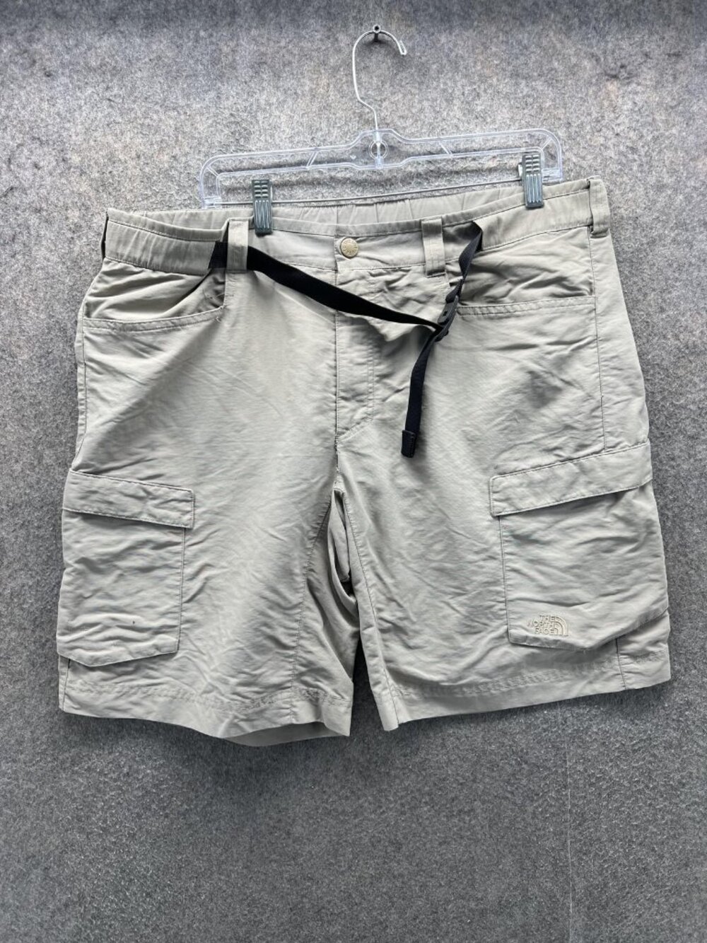The North Face Cargo Shorts Mens 33 Beige Nylon Belted 8 Inseam Travel Casual